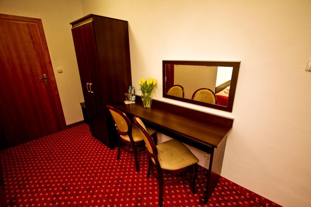 Hotel Milord Pułtusk Ngoại thất bức ảnh